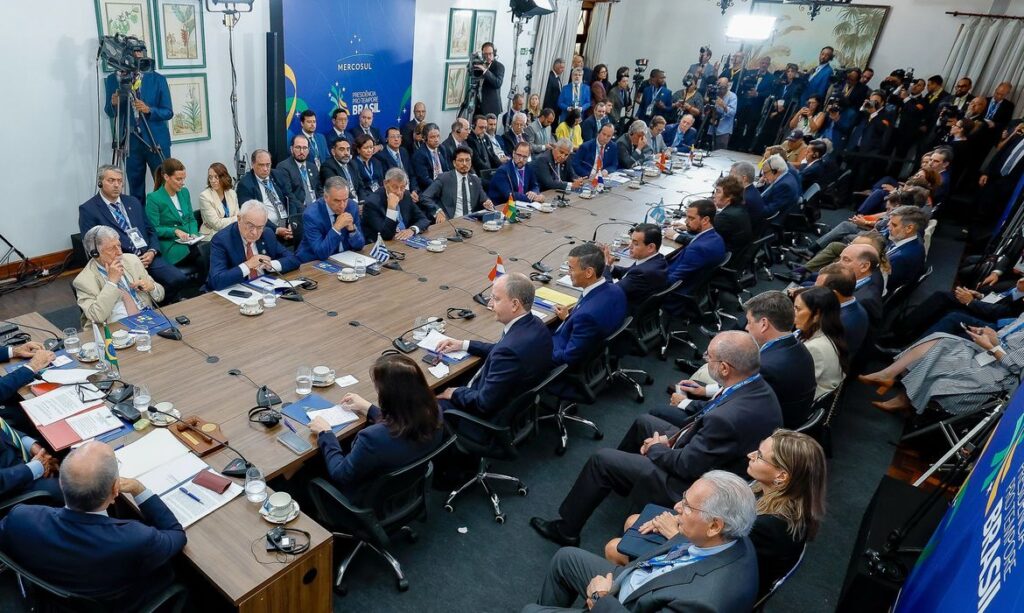 Lula tem reuniões bilaterais com presidentes do Panamá e Uruguai