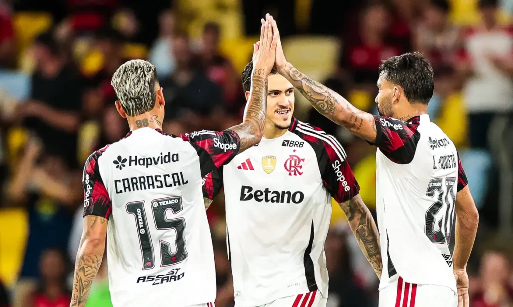 Flamengo atropela Madureira e disputa final do Carioca com Fluminense