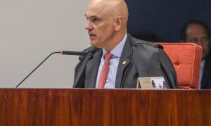 Alexandre de Moraes nega ter viajado em aviões de Vorcaro