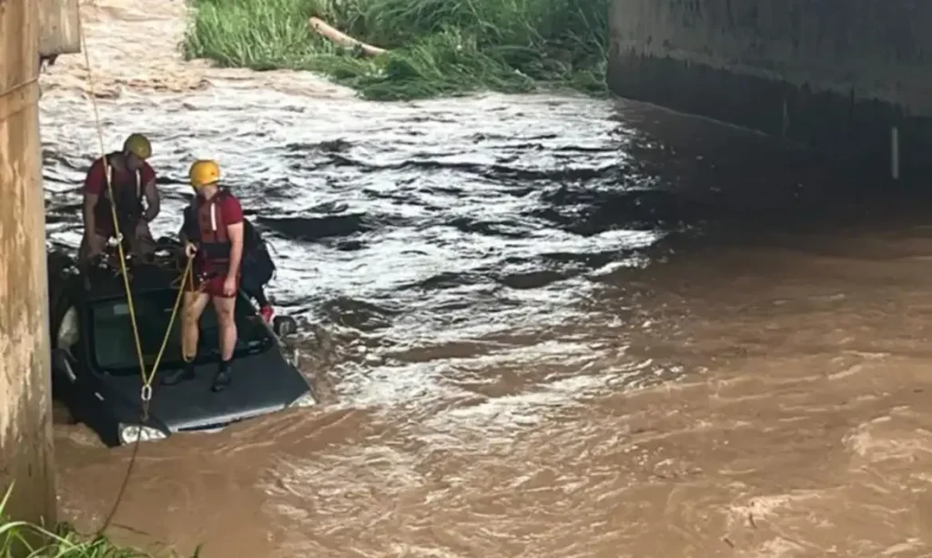 Bombeiros encontram corpo de desaparecida após chuva em Piracicaba