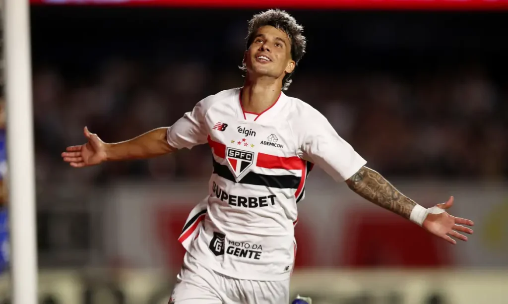Brasileirão: Ferreira brilha e São Paulo aplica 4 a 1 no Cruzeiro